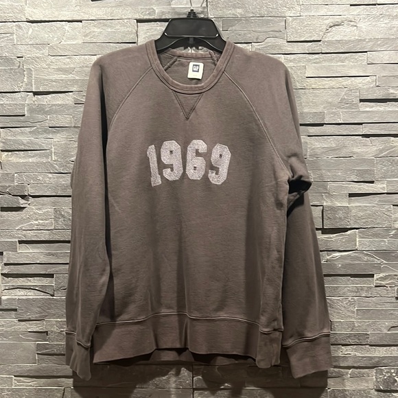 GAP Tops - Gap Crewneck